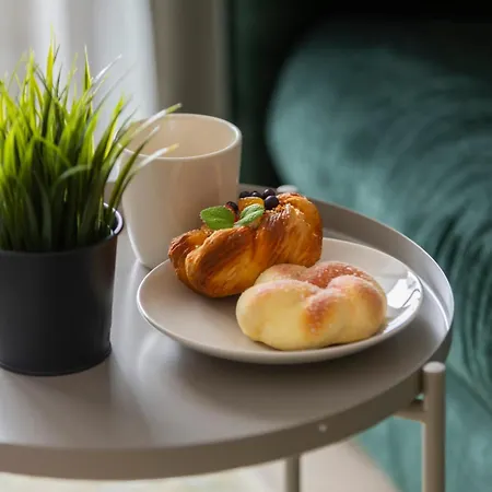 Modern With Balcony Near Aleje Jerozolimskie By Renters 아파트 *