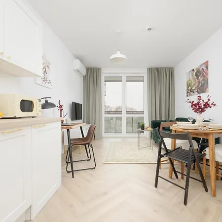 Modern With Balcony Near Aleje Jerozolimskie By Renters 바르샤바