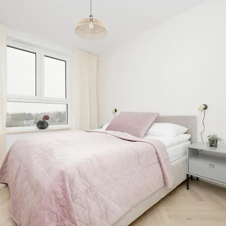 Modern With Balcony Near Aleje Jerozolimskie By Renters 아파트