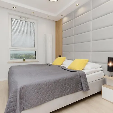 Modern With Balcony Near Aleje Jerozolimskie By Renters Apartment Warsaw