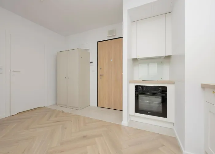 Modern With Balcony Near Aleje Jerozolimskie By Renters Apartament Warszawa