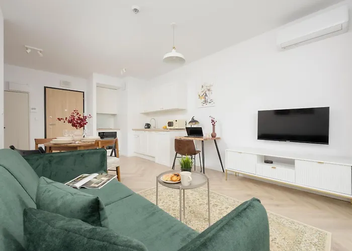 Modern With Balcony Near Aleje Jerozolimskie By Renters * Warszawa