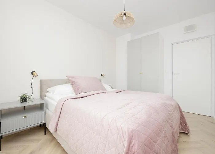 Modern With Balcony Near Aleje Jerozolimskie By Renters